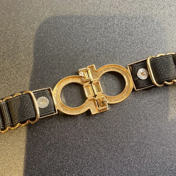 Womens Black and gold clasp belt elasticated 66cm Like new ✨✨ - Picture 4 of 7